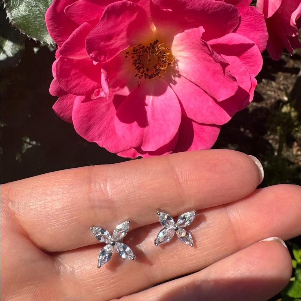 14K gold plated Clover Earrings. BRAND NEW